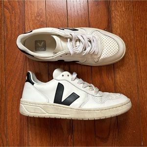 Veja V-10 Sneakers